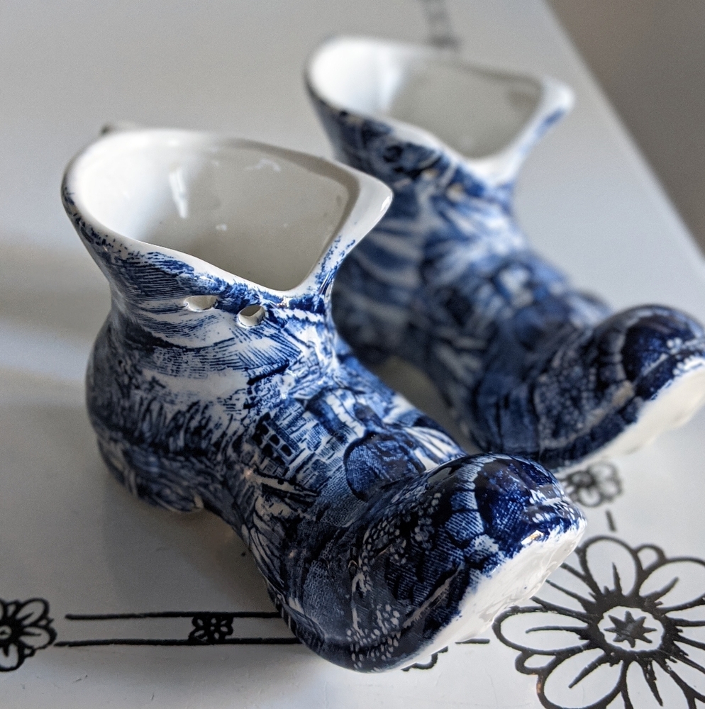 Vintage "Old Foley" James Kent little blue porcelain decorative "boots